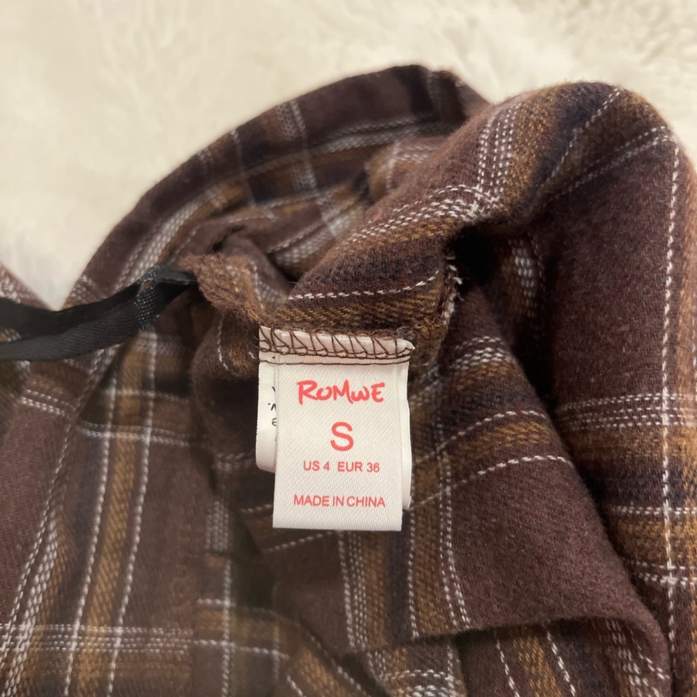 Plaid Pleated Skirt - Picture 4 of 6